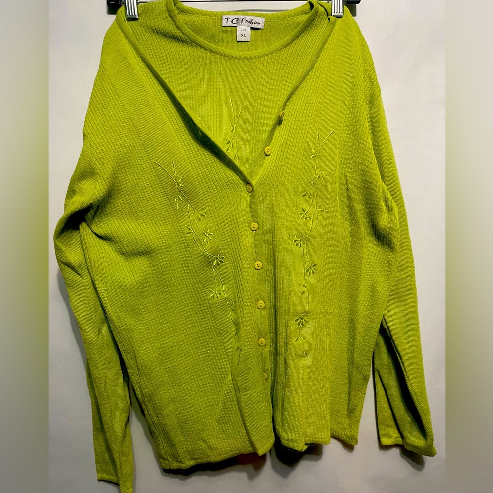 Two piece set tank top with button up long sleeve Light Green